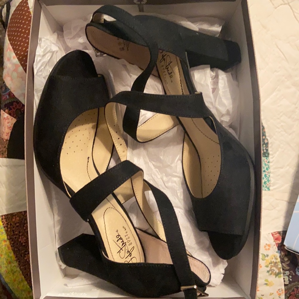 Black Peeptoe Heels 👠